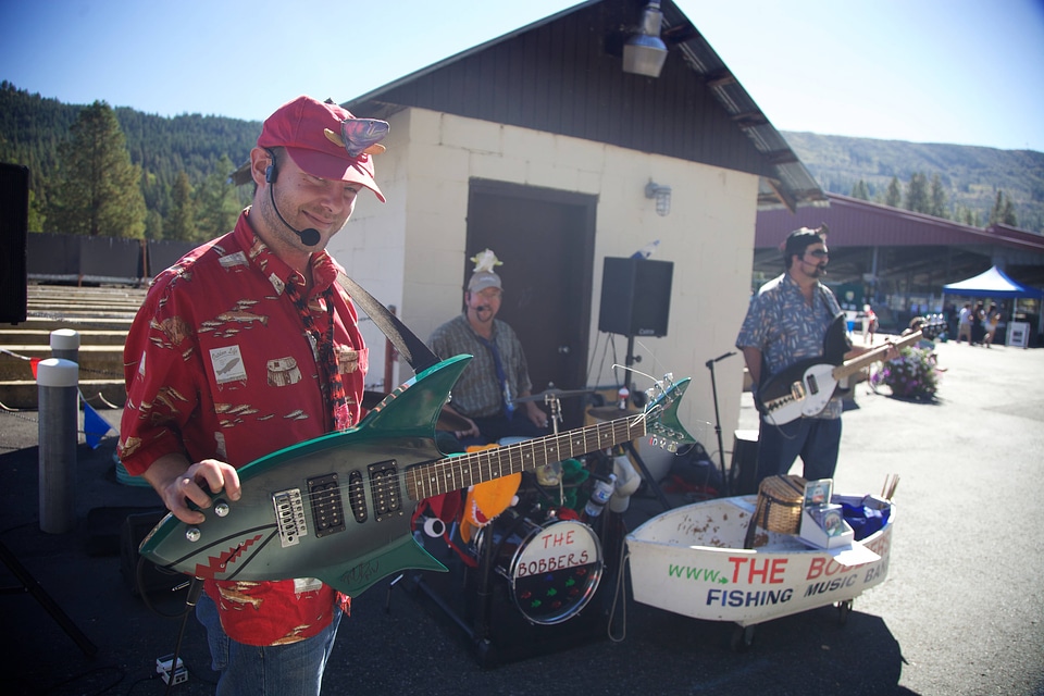 Bobbers perform  fishy tunes-2