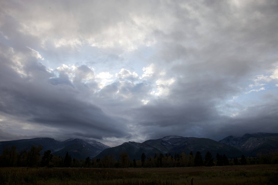 Dusk settling in on the mountains
