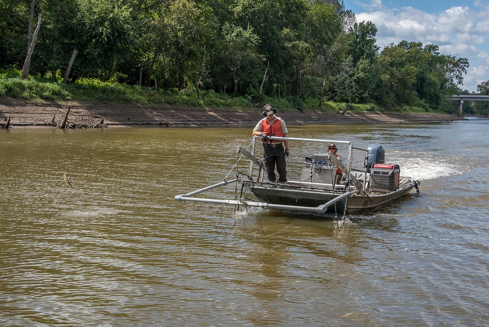 U.S. Fish and Wildlife Service boat, Dozer Trawler, searching for invasive carp-2