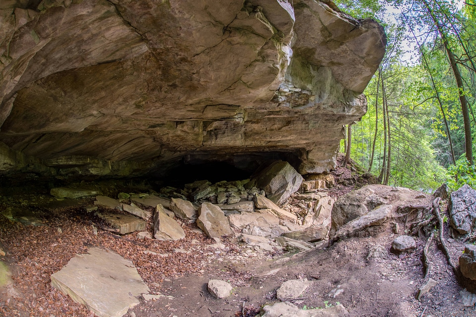 Cave opening at Carters Cave-1