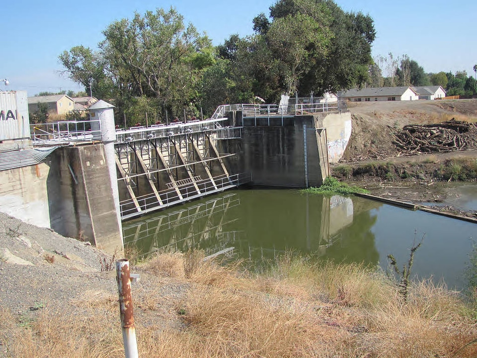 Monitoring Station at Knights Landing in the Sacramento River-1