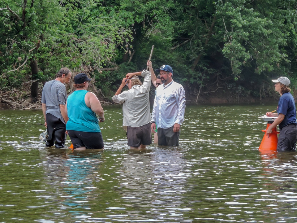 Students surveying freshwater mussels-1