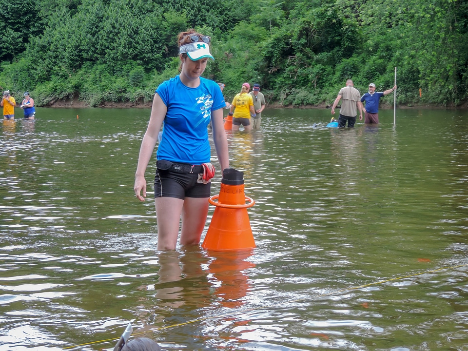 Students surveying freshwater mussels-1