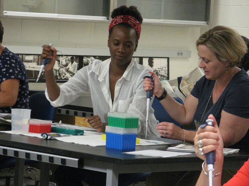 San Diego Zoo Institute for Conservation Research in the Science laboratory-1