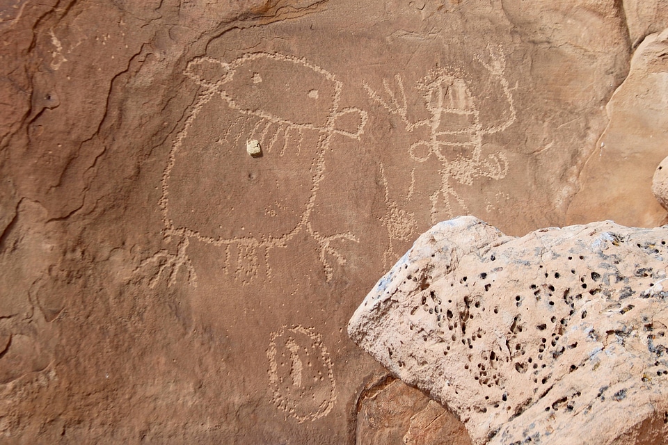 Native American rock carvings-2