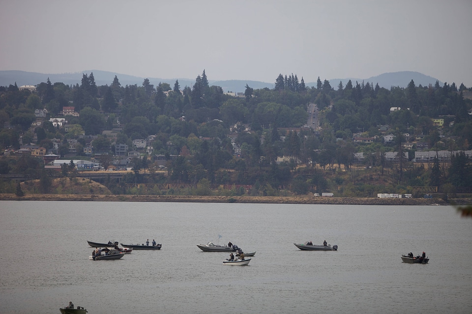 Recreational boating along the Columbia River-1