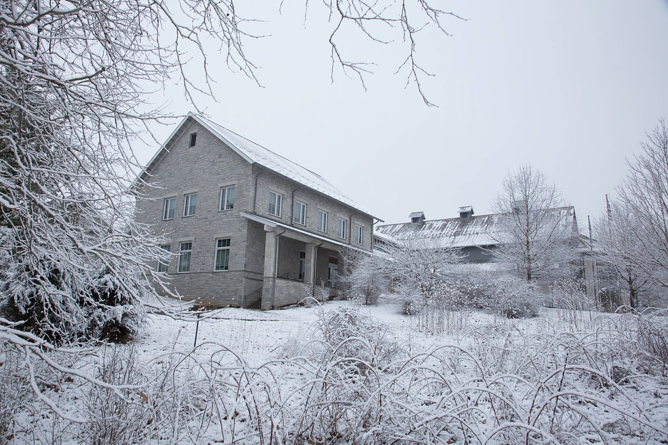 Snow on buildings-1