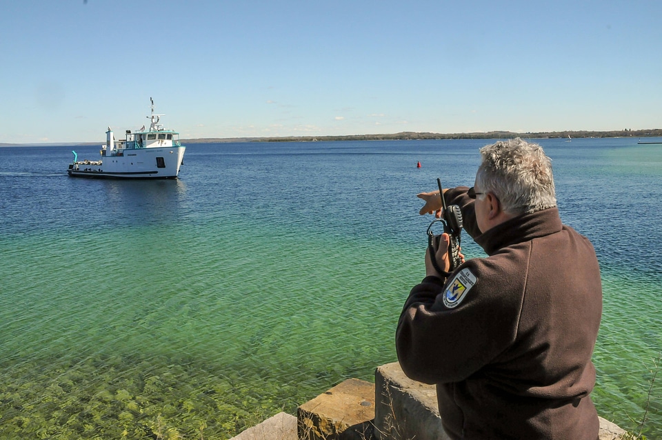 FWS guides MV Spencer Baird into port-1