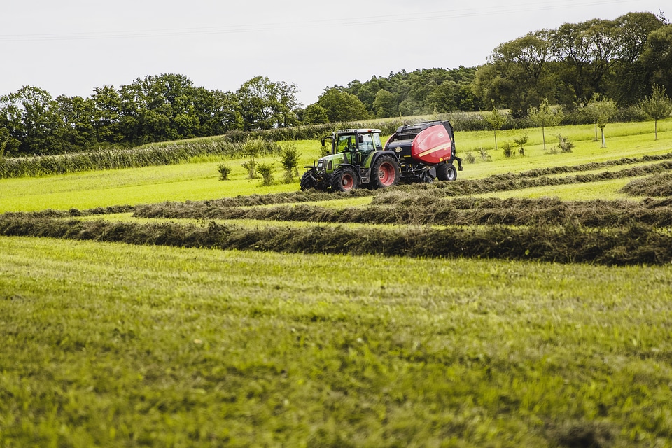 Press round baler hay