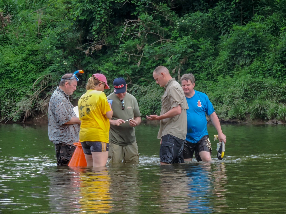 Students surveying freshwater mussels-2