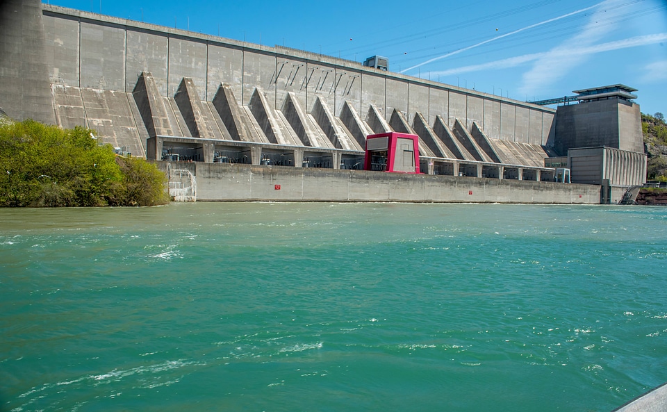 Scenic view of powerhouse on Niagara River