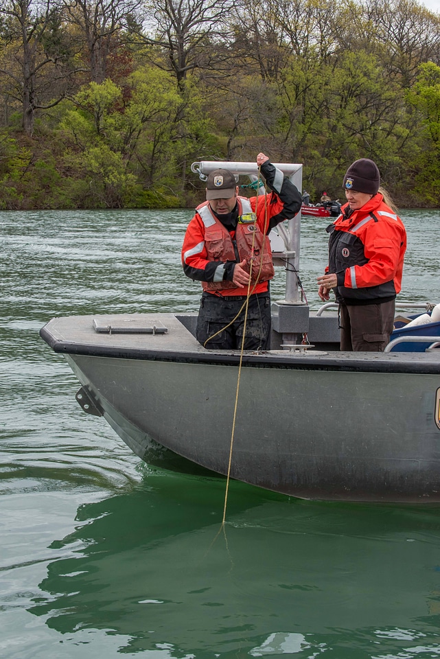 USFWS Fisheries crew in boat-2