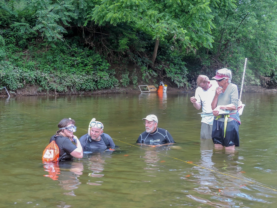 Students surveying freshwater mussels-1