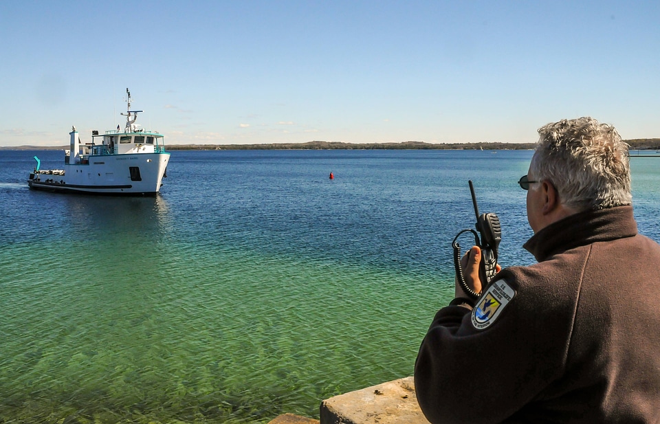 FWS guides MV Spencer Baird into port-4