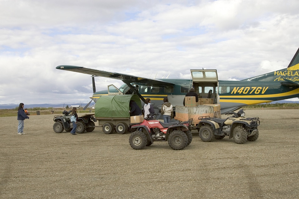 Loading cargo from a seaplane to 4-wheelers 