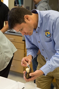 Biologists learn how to grow freshwater mussels-4 photo