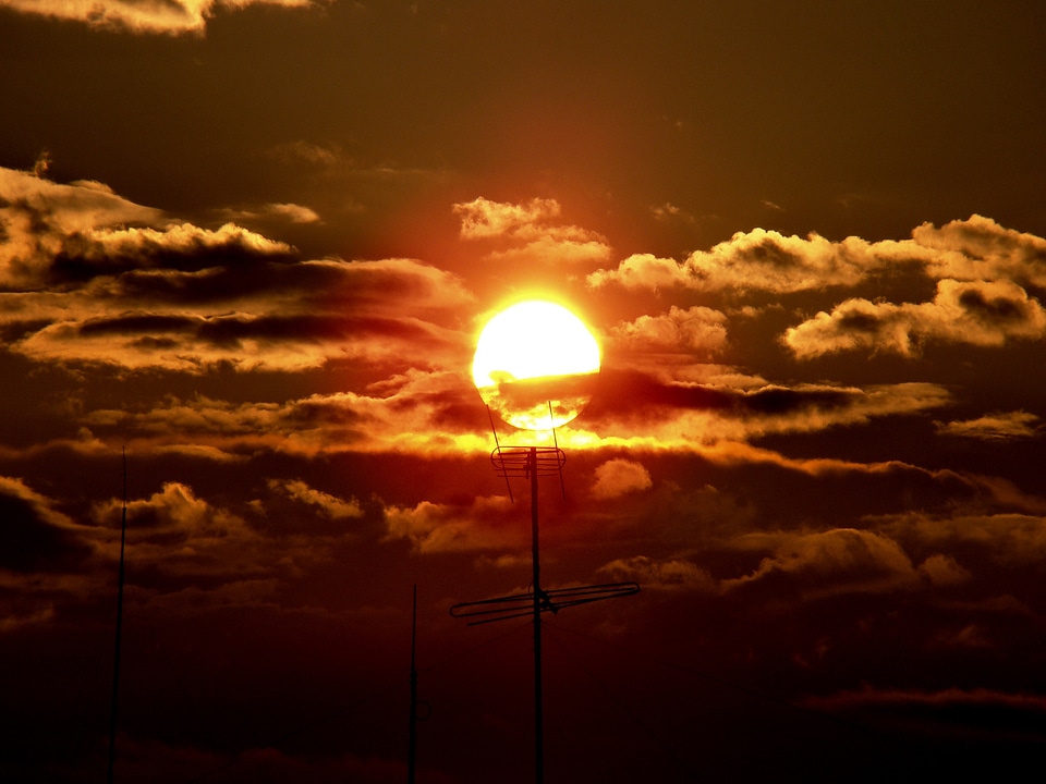Clouds dark antennas