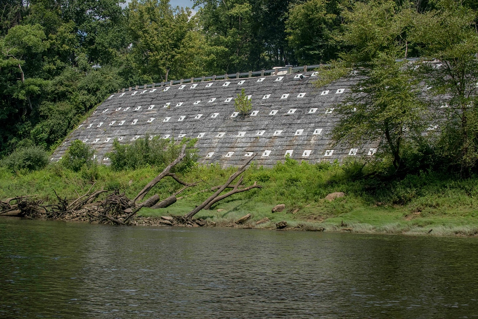 Retaining wall near Hatchery Creek