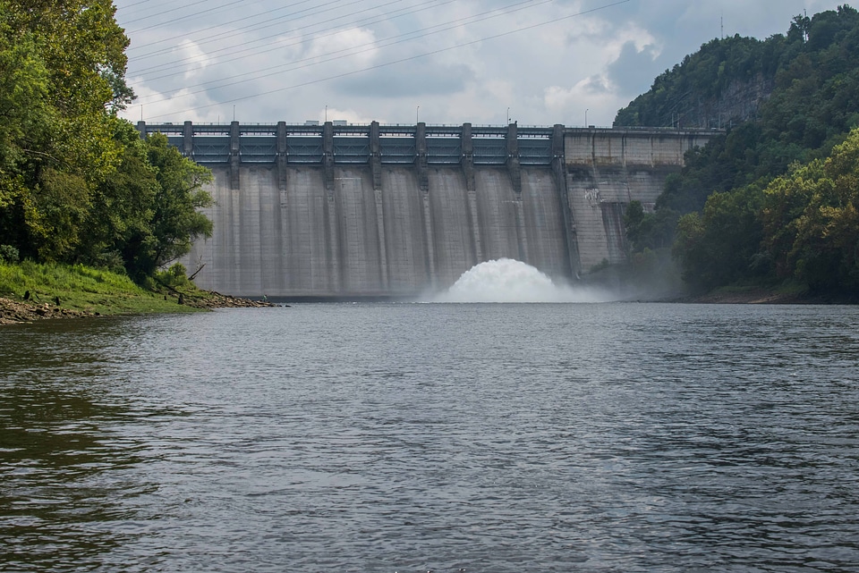 Wolf Creek Dam with sluice gates open, oxygenating water-1