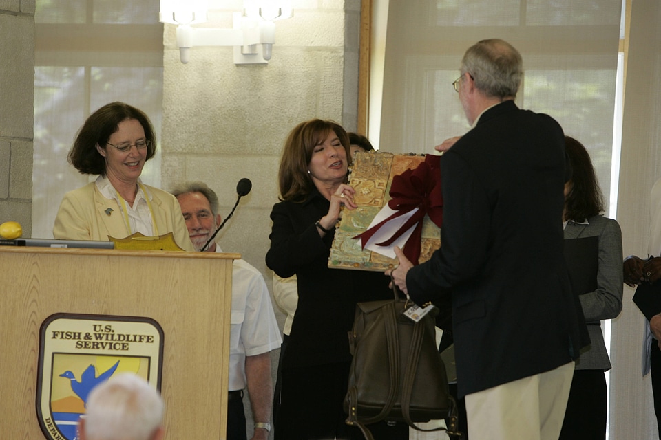 Laura Jones presenting gift to Director Rick Lemon