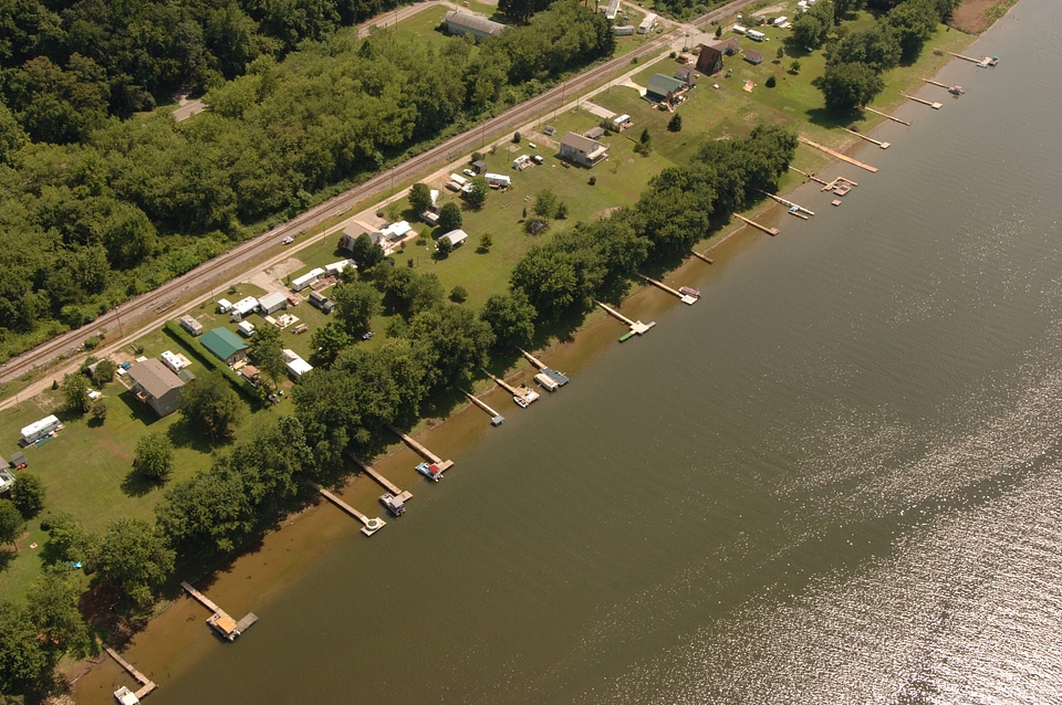 Recreational boating and camping along the Ohio River