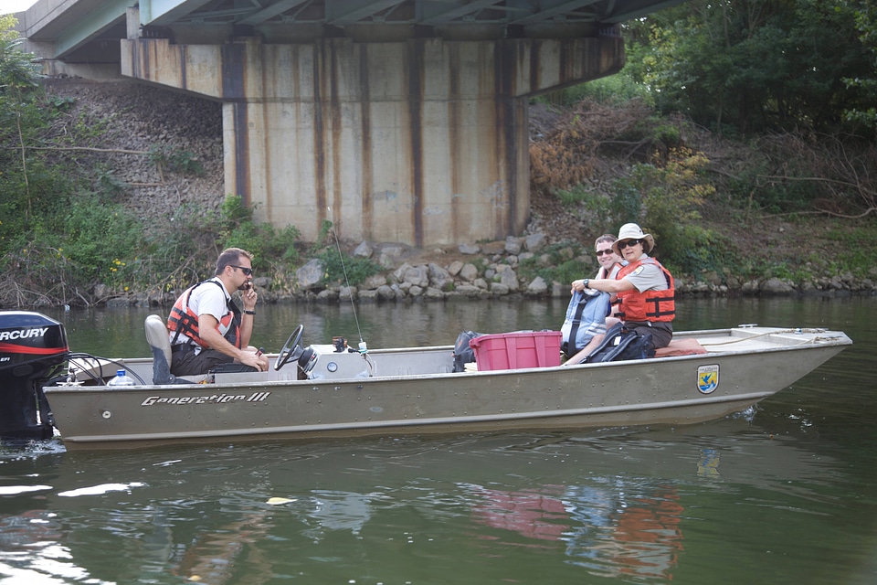 Service boat on the Ohio River