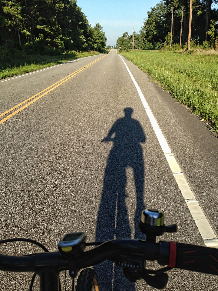 Road cyclist shadow