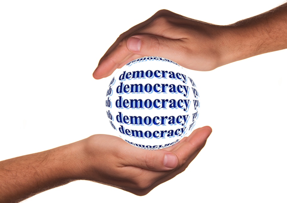 Demokratie responsibility globe