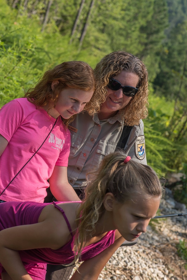 Uniformed FWS employee with two girls fishing-2