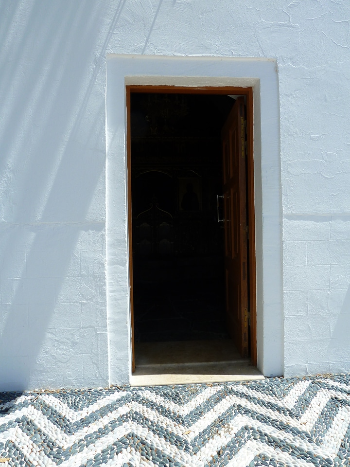 House white black