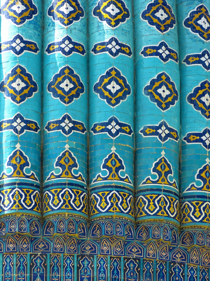 Artfully turquoise majolica