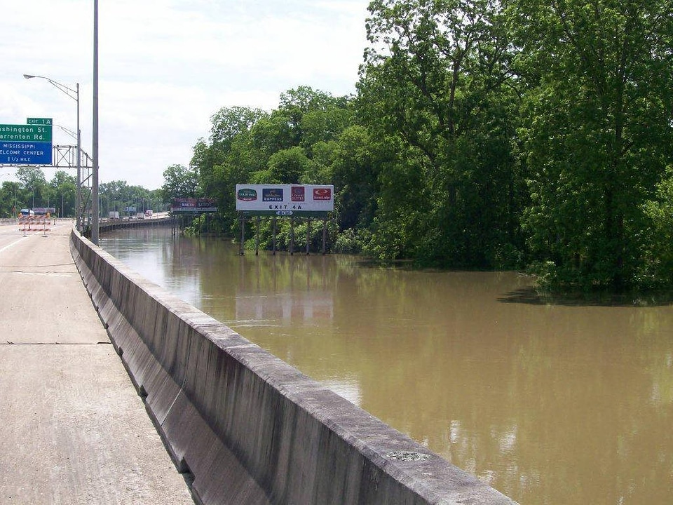 Rising waters on I-20 in Vicksburg