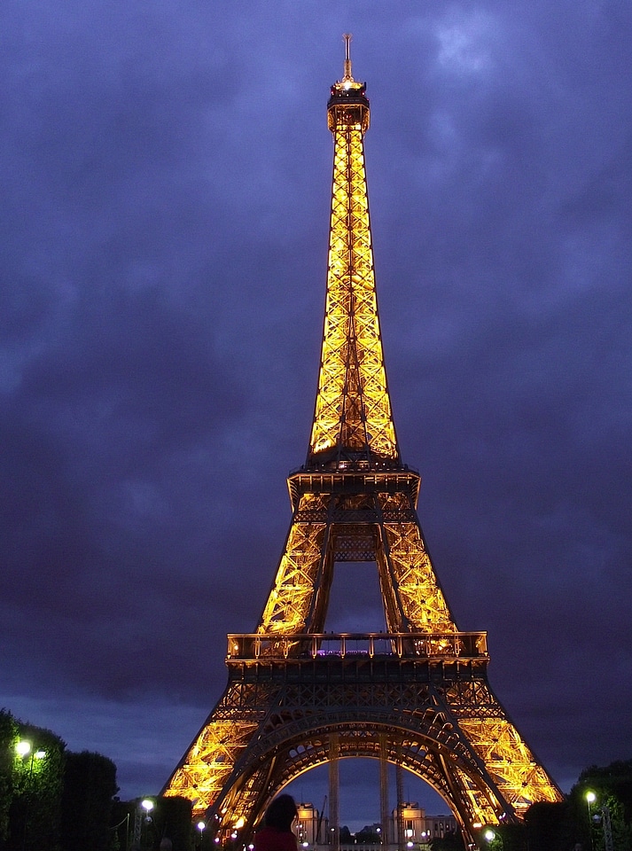 In the evening night picture lights