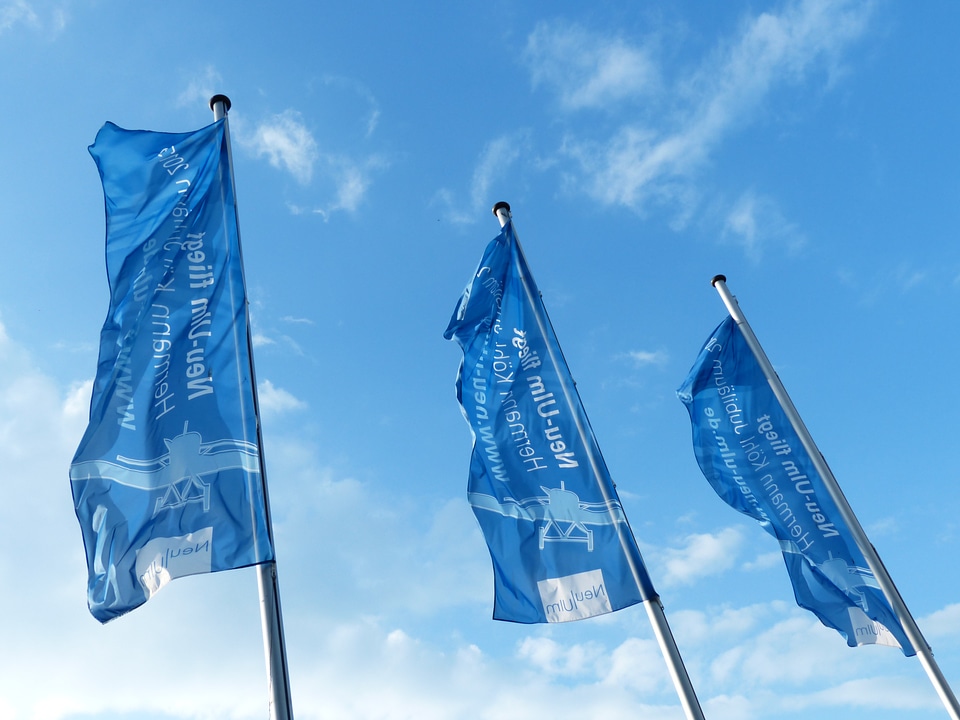 Flutter sky flagpoles