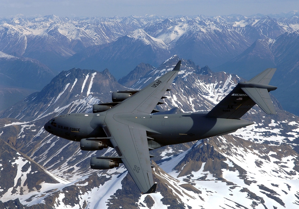 Military globemaster c-17