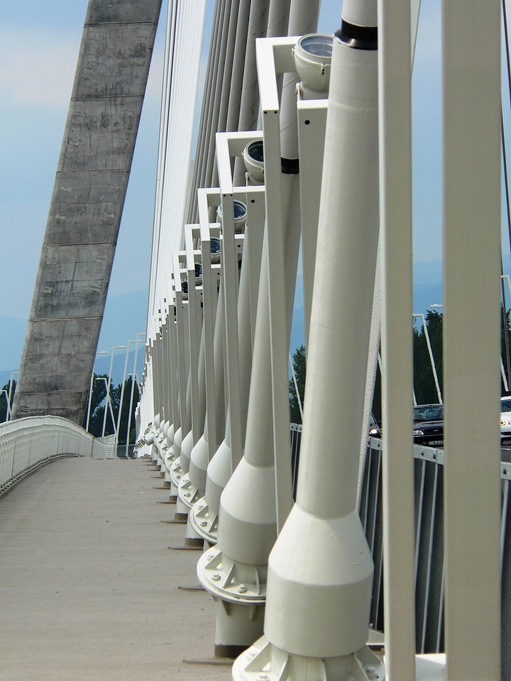 Megyeri bridge architecture pillar