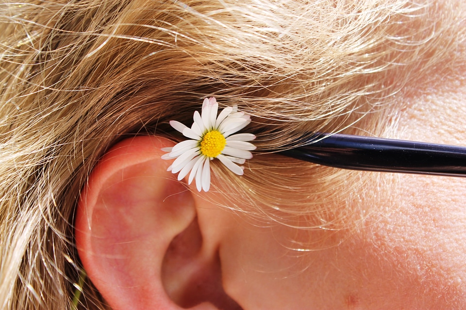 Blond ear sunglasses