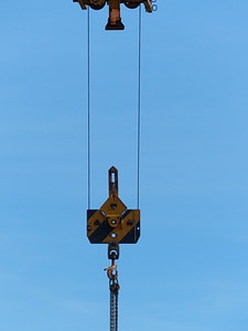 Crane last cargo transport