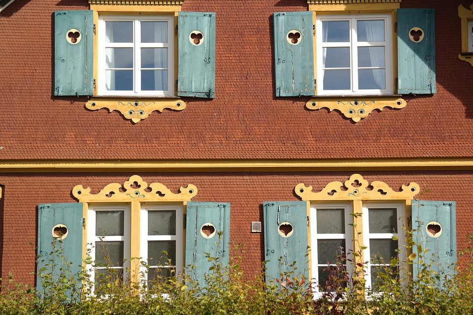 Woodhouse shingle decorated