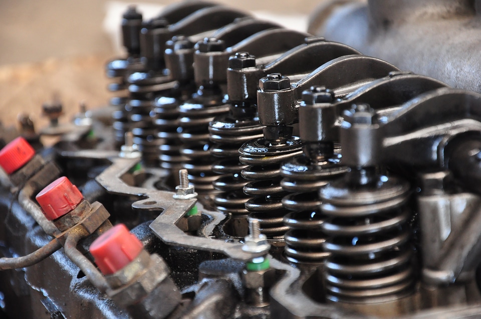Engine springs mechanic