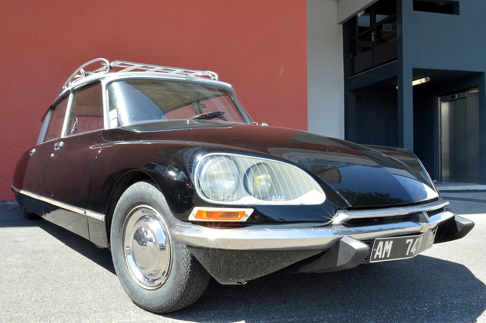 Automobile touring vintage