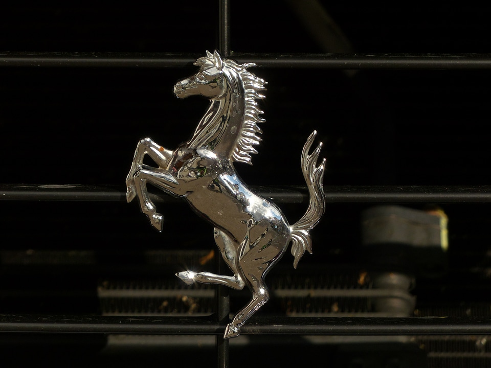 Figure metal deco