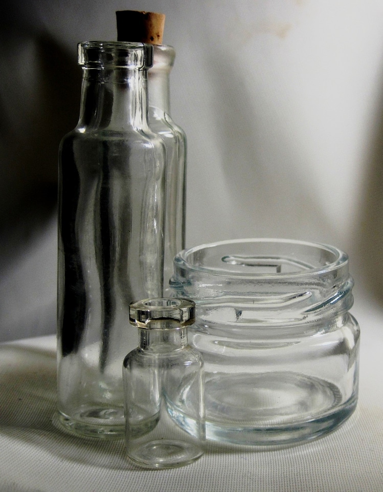 Reflecting varied bottle