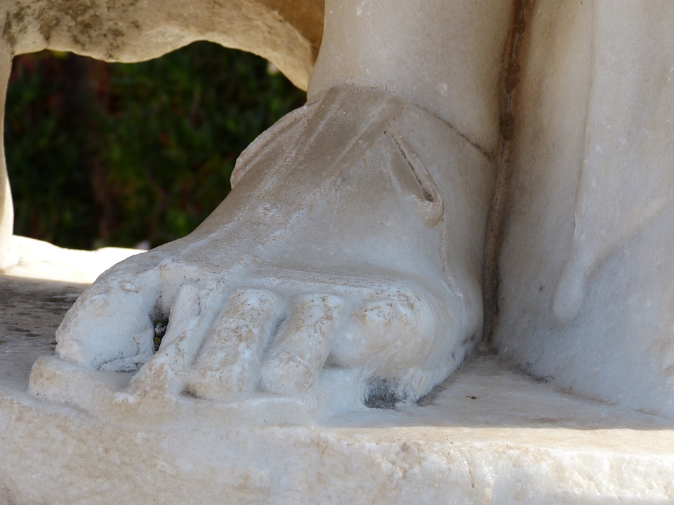 Figure sculpture antique