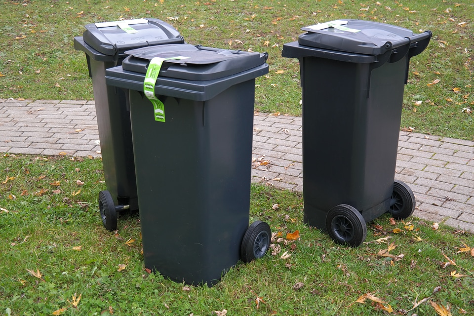 Garbage ton waste bins