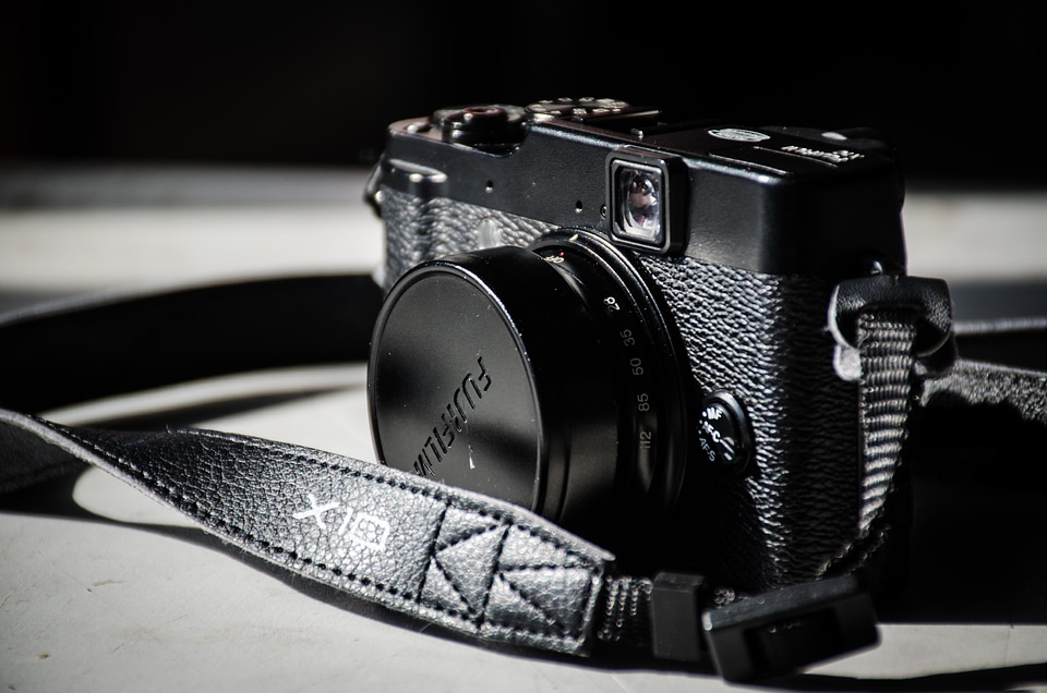Black and white photograph micro-single