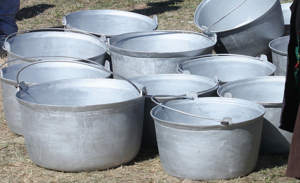 Cast cauldron cooking