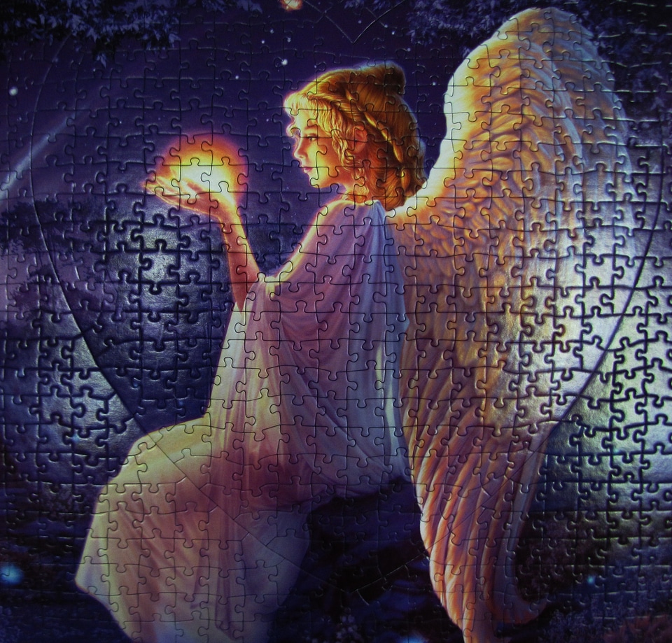 Light messenger wing piecing together