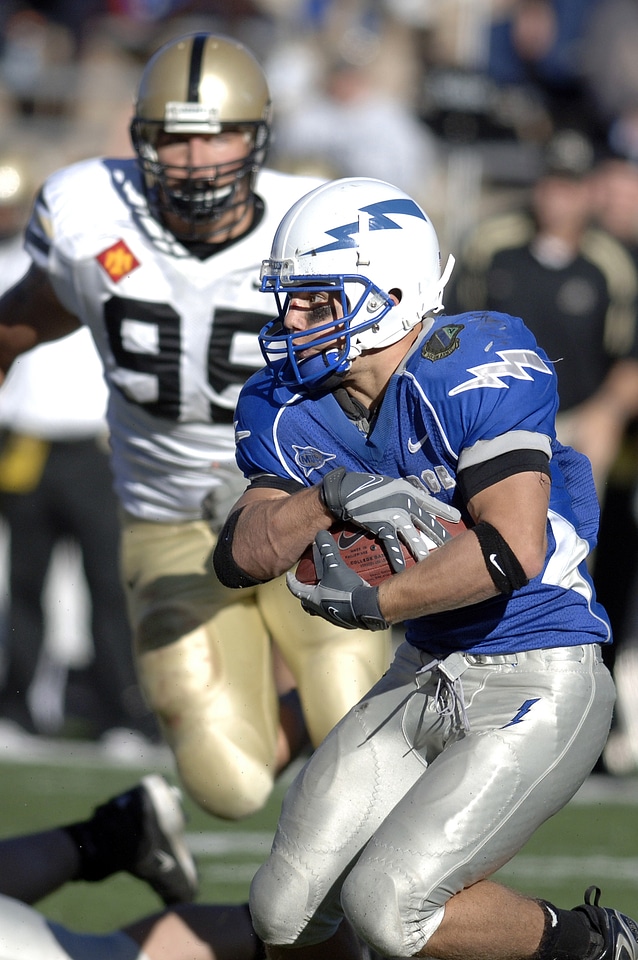 Running back ball carrier run