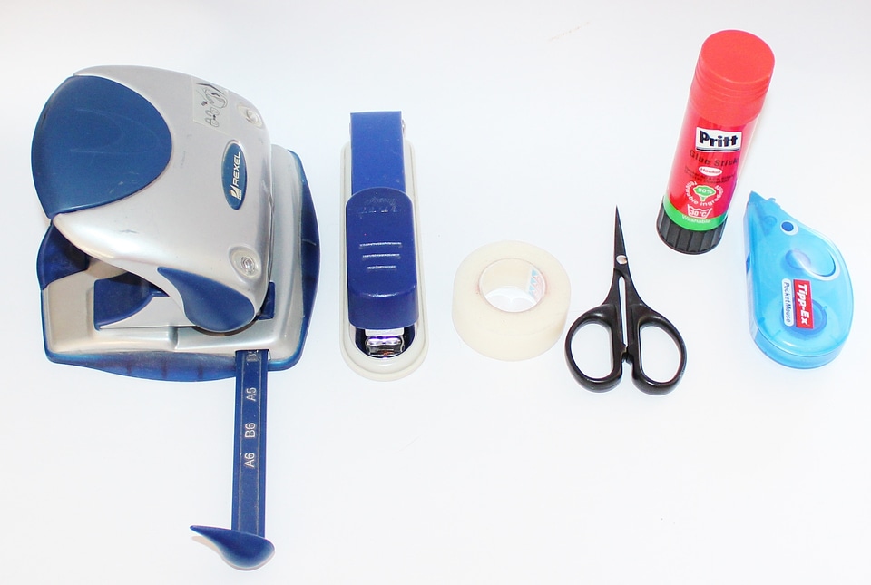 Punch tacker scissors